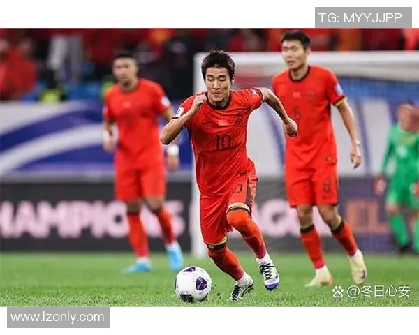 国足球星的训练与生活点滴：从赛场到日常的多彩瞬间与幕后故事